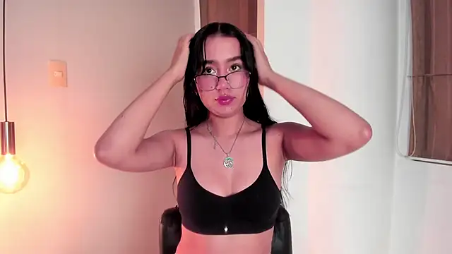 Snapshot of LaraGoldd chatting on 11/08/25, 11:47 LaraGoldd online show from 11/08/25, 11:47