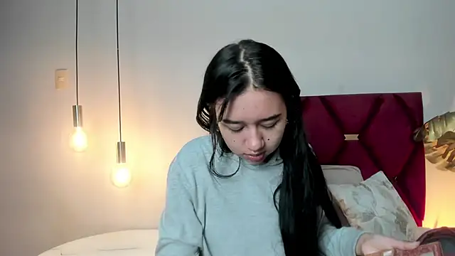 Snapshot of LaraGoldd chatting on 11/23/25, 02:06 LaraGoldd online show from 11/23/25, 02:06