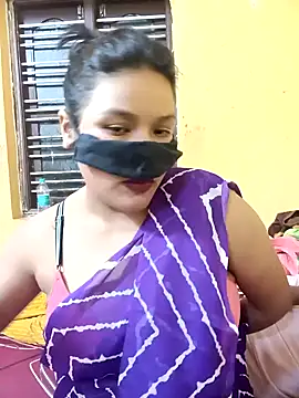 Snapshot of Radhikadavi879 chatting on 02/08/25, 04:14 Radhikadavi879 online show from 02/08/25, 04:14