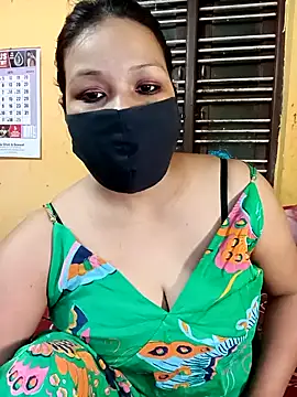 Snapshot of Radhikadavi879 chatting on 02/28/25, 05:04 Radhikadavi879 online show from 02/28/25, 05:04