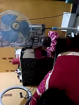 Snapshot of Radhikadavi879 chatting on 10/07/25, 04:48 Radhikadavi879 online show from 10/07/25, 04:48