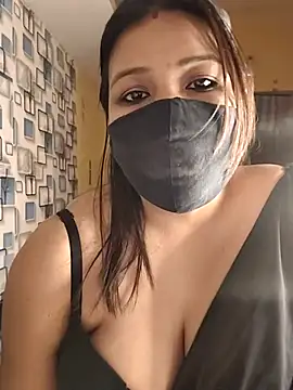 Snapshot of Radhikadavi879 chatting on 10/08/25, 04:04 Radhikadavi879 online show from 10/08/25, 04:04