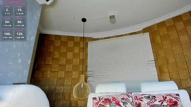 Snapshot of TOWERS21_ chatting on 02/11/25, 08:10 TOWERS21 online show from 02/11/25, 08:10