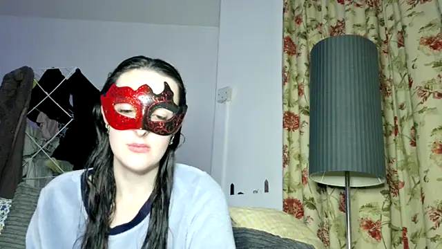 LexiSnowUK online show from 12/05/25, 07:54