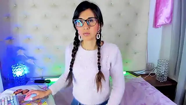  jade white  online show from 02/19/25, 12:44