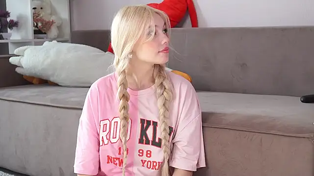 norakisses online show from 03/18/26, 05:32