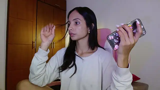 AnnitaSerna  online show from 11/06/25, 01:56