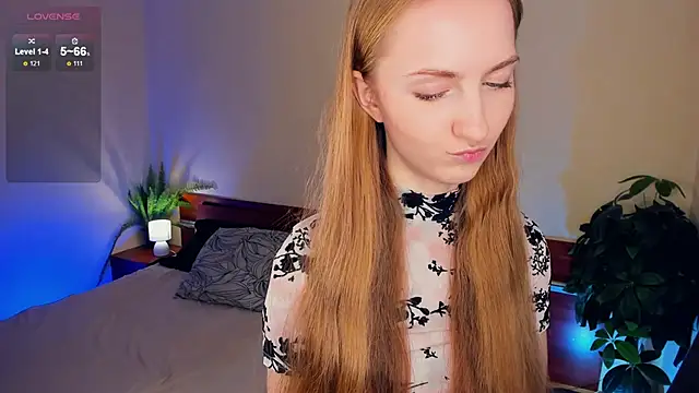 EsmaCarll online show from 12/19/24, 11:14