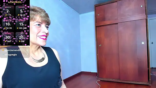 Snapshot of Angelina_Stone_65 chatting on 12/27/24, 09:43 Angelina Stone 65 online show from 12/27/24, 09:43