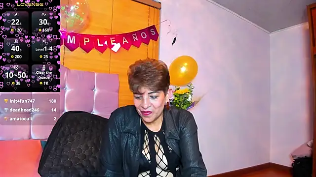 Snapshot of Angelina_Stone_65 chatting on 12/28/24, 11:26 Angelina Stone 65 online show from 12/28/24, 11:26
