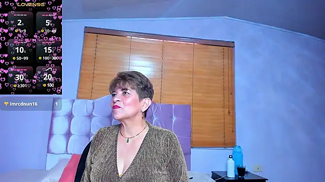 Snapshot of Angelina_Stone_65 chatting on 01/13/25, 10:13 Angelina Stone 65 online show from 01/13/25, 10:13