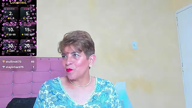 Snapshot of Angelina_Stone_65 chatting on 01/15/25, 01:02 Angelina Stone 65 online show from 01/15/25, 01:02