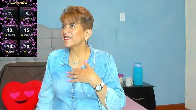 Snapshot of Angelina_Stone_65 chatting on 01/25/25, 05:40 Angelina Stone 65 online show from 01/25/25, 05:40