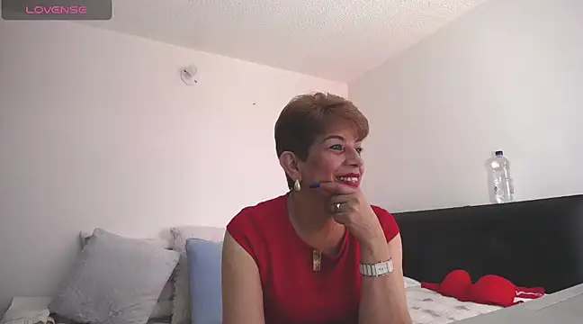 Snapshot of Angelina_Stone_65 chatting on 02/13/25, 02:52 Angelina Stone 65 online show from 02/13/25, 02:52