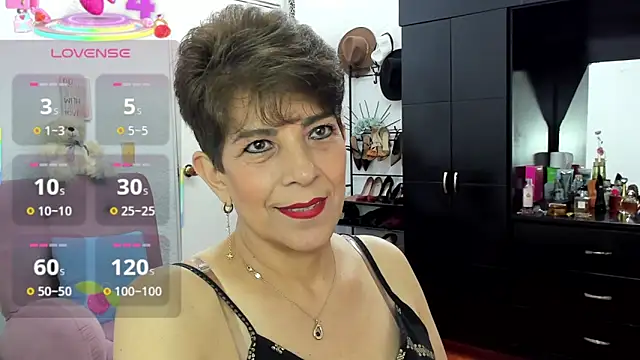 Snapshot of Angelina_Stone_65 chatting on 10/14/25, 11:05 Angelina Stone 65 online show from 10/14/25, 11:05