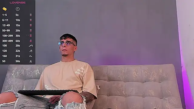 Snapshot of iamcamiloo_ chatting on 01/01/25, 10:46 iamcamiloo online show from 01/01/25, 10:46