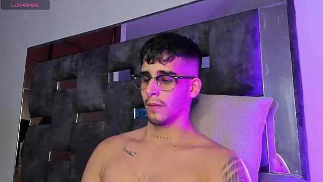 Snapshot of iamcamiloo_ chatting on 03/19/25, 03:52 iamcamiloo online show from 03/19/25, 03:52