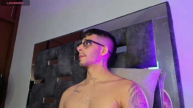 Snapshot of iamcamiloo_ chatting on 03/19/25, 06:57 iamcamiloo online show from 03/19/25, 06:57
