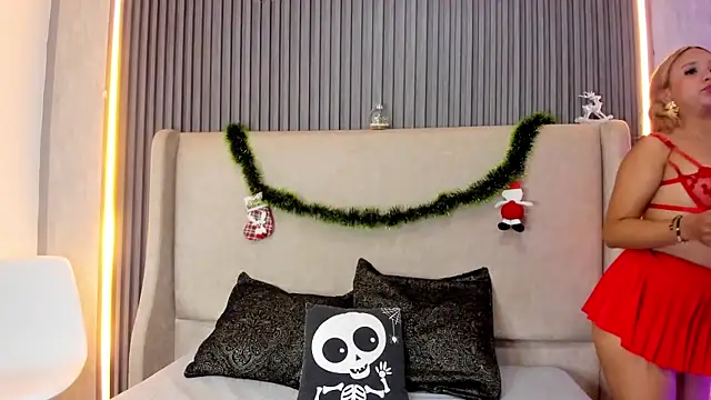 MelanieRoah online show from 12/22/25, 08:28