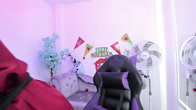 Ema louis  online show from 12/30/24, 08:47