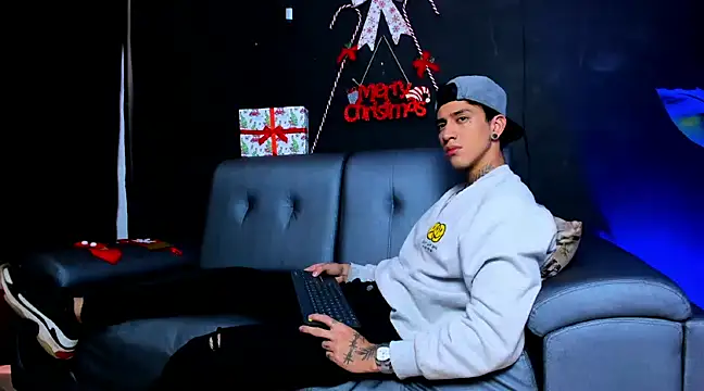 JUSTIN FULLER1 online show from 12/12/24, 02:55