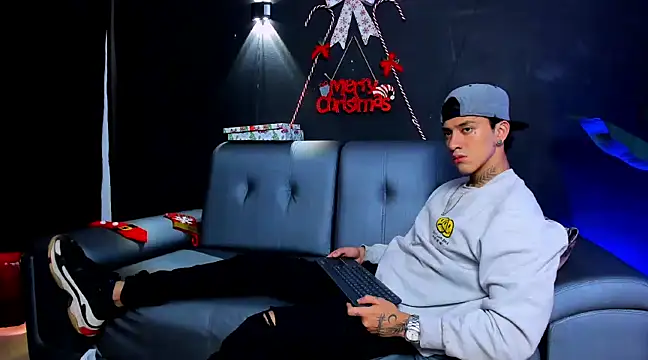 JUSTIN FULLER1 online show from 12/13/24, 01:55