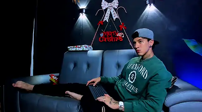 JUSTIN FULLER1 online show from 12/17/24, 07:48