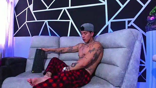 JUSTIN FULLER1 online show from 02/01/25, 05:37