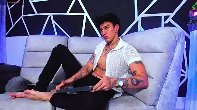 JUSTIN FULLER1 online show from 02/04/25, 01:02