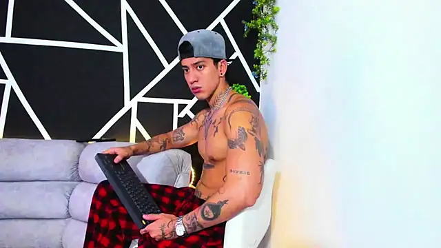 JUSTIN FULLER1 online show from 02/06/25, 03:20