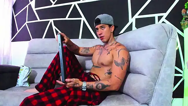 JUSTIN FULLER1 online show from 02/06/25, 06:24