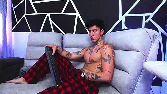 JUSTIN FULLER1 online show from 02/09/25, 08:24