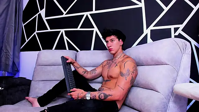 JUSTIN FULLER1 online show from 02/12/25, 07:45