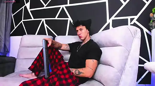 JUSTIN FULLER1 online show from 02/16/25, 01:58