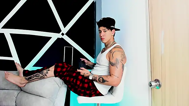 JUSTIN FULLER1 online show from 10/17/25, 06:43