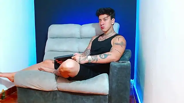 Snapshot of JUSTIN_FULLER1 chatting on 01/14/26, 04:01 JUSTIN FULLER1 online show from 01/14/26, 04:01