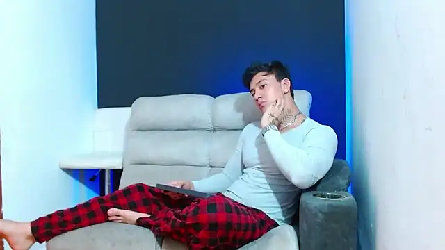 JUSTIN FULLER1 online show from 04/10/26, 08:02