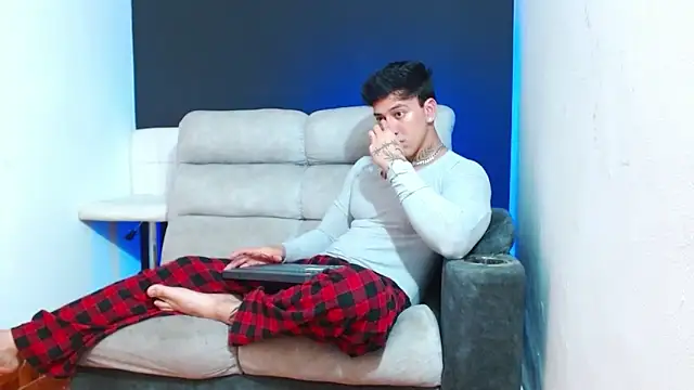 JUSTIN FULLER1 online show from 04/12/26, 12:37