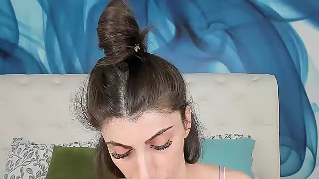 SkinnyDolly online show from 11/30/25, 03:10