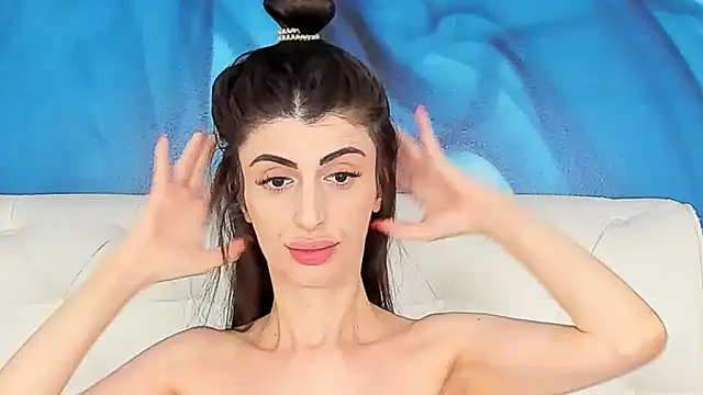 SkinnyDolly online show from 02/02/26, 10:08