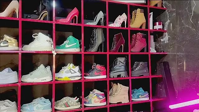 Indianbrownie online show from 03/18/26, 03:04