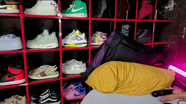 Indianbrownie online show from 04/19/26, 08:11