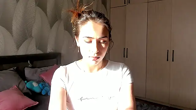 Bambiii bby online show from 09/20/25, 02:23