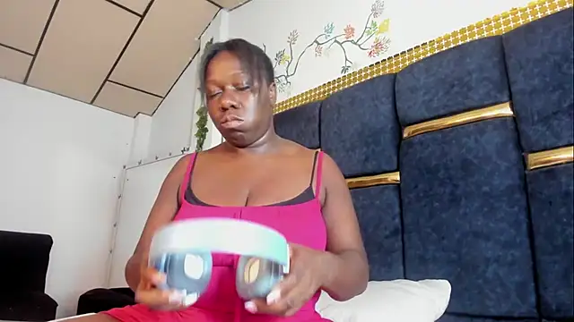 Snapshot of skaysanchez1 chatting on 09/24/25, 01:03 skaysanchez1 online show from 09/24/25, 01:03