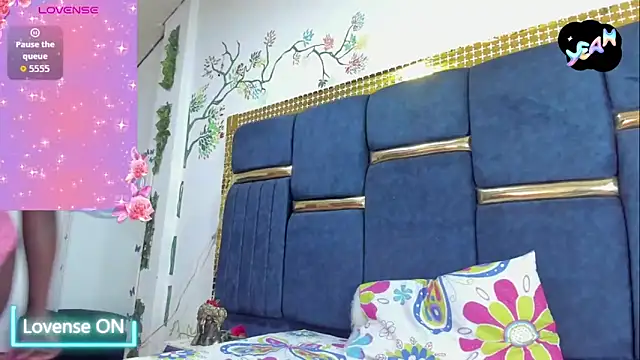 Snapshot of skaysanchez1 chatting on 10/21/25, 03:57 skaysanchez1 online show from 10/21/25, 03:57