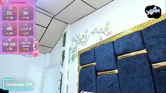 Snapshot of skaysanchez1 chatting on 10/31/25, 04:08 skaysanchez1 online show from 10/31/25, 04:08