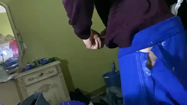 emylolo9 online show from 12/28/24, 10:02