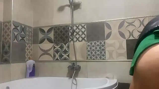 emylolo9 online show from 01/01/25, 08:26