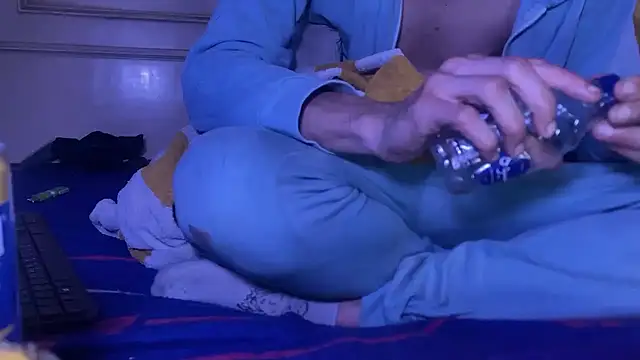 emylolo9 online show from 02/02/25, 09:02