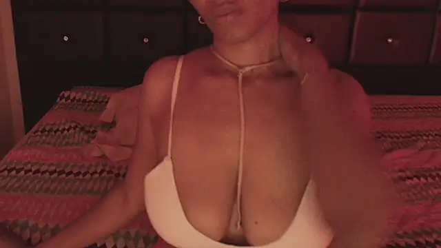 Snapshot of SashaBrianna99 chatting on 10/18/25, 12:02 SashaBrianna99 online show from 10/18/25, 12:02